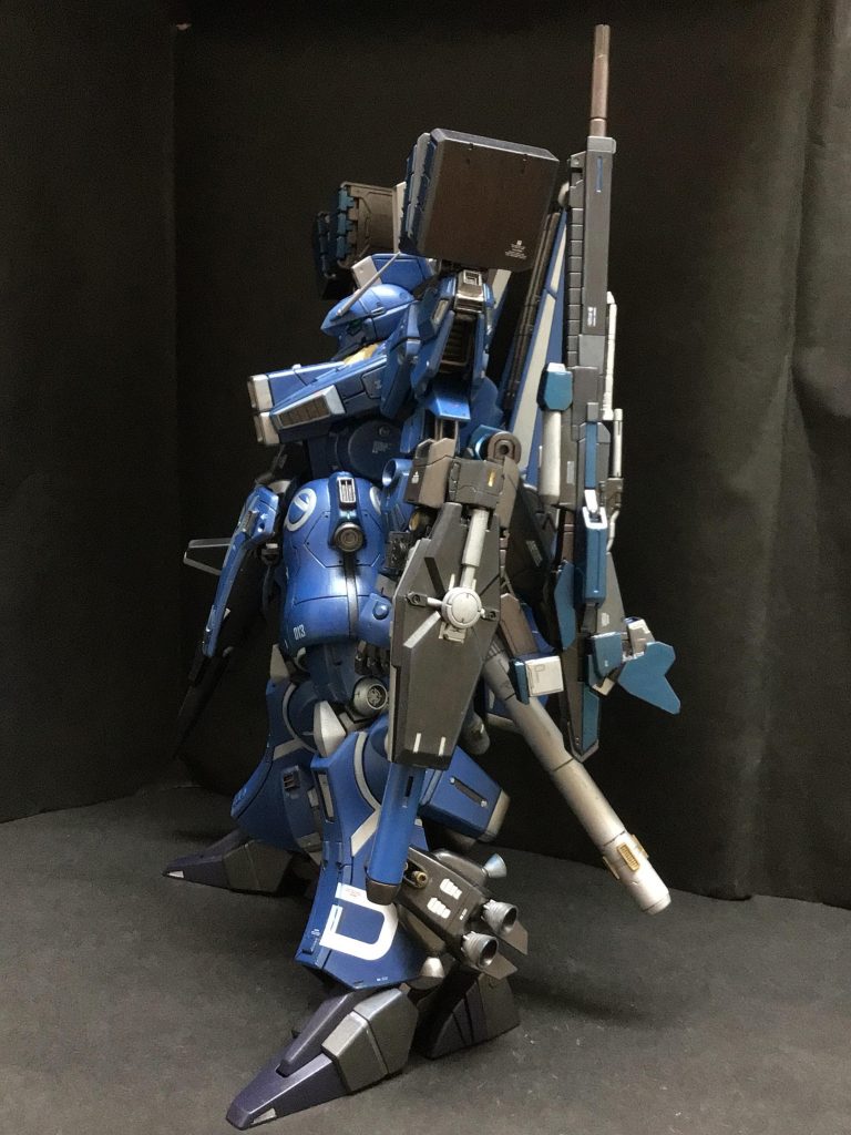 左腕のシールドはビームサーベル兼ビームカノンのバレル部分をジェネレーター付きシールドに移設した「シールドビームカノン」と言うオリジナルの妄想新造武器です(´-`).。oO