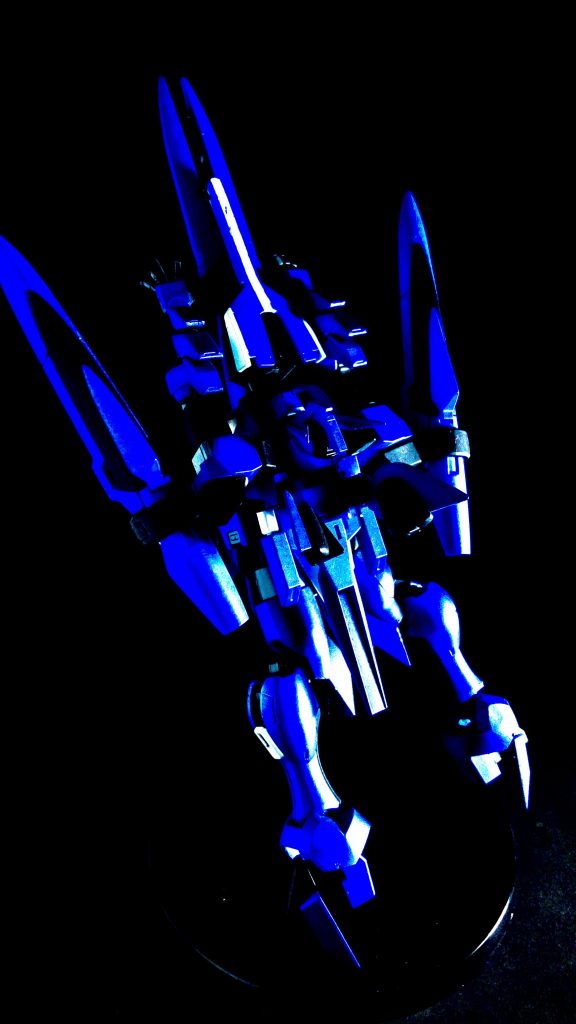 変形はこんな感じ、腕を前に突き出してスパロー腕のスラスターも使えるように以下アピールショット