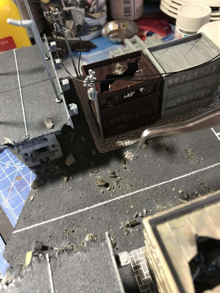 100均で買ったセメント作って粉砕、水溶きボンドで瓦礫を接着。これがたのしー!