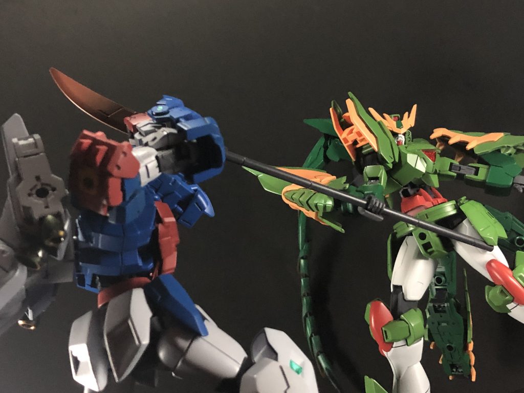 格闘戦の他にも槍を装備します。本当は元のドラゴンみたいに肩に装備したかったんですが…難しかったですね泣