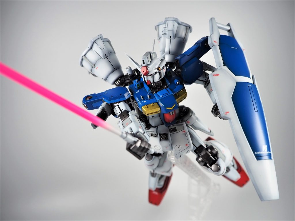 サーベル持ち手HGUC30後半あたり、ガンダムSEEDHG系などのあたりで採用されていた持ち手一体成型サーベルの持ち手をイメージして作成3DCADでデータを作成し出力、ヤスリなどで調整も行い問題なくサーベルが持てるようになりました