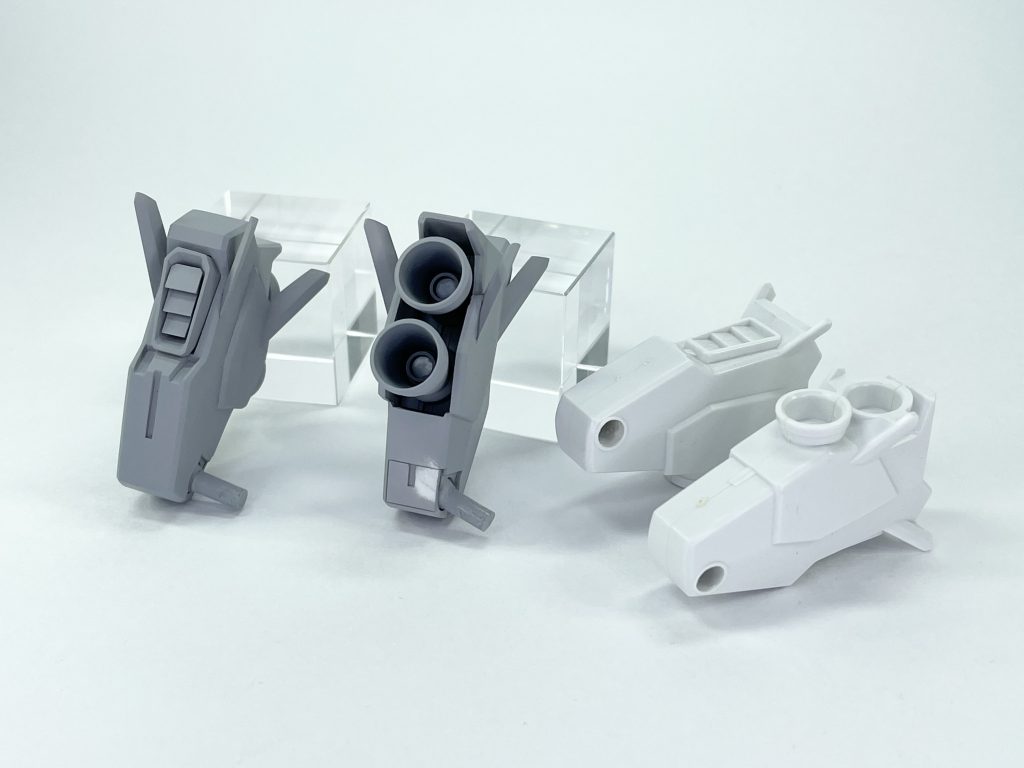 バックパックもキットをベースにし、各部作り直しました。写真では分かりませんが本体部も刻んだり曲げ広げたりして形状変更しています。