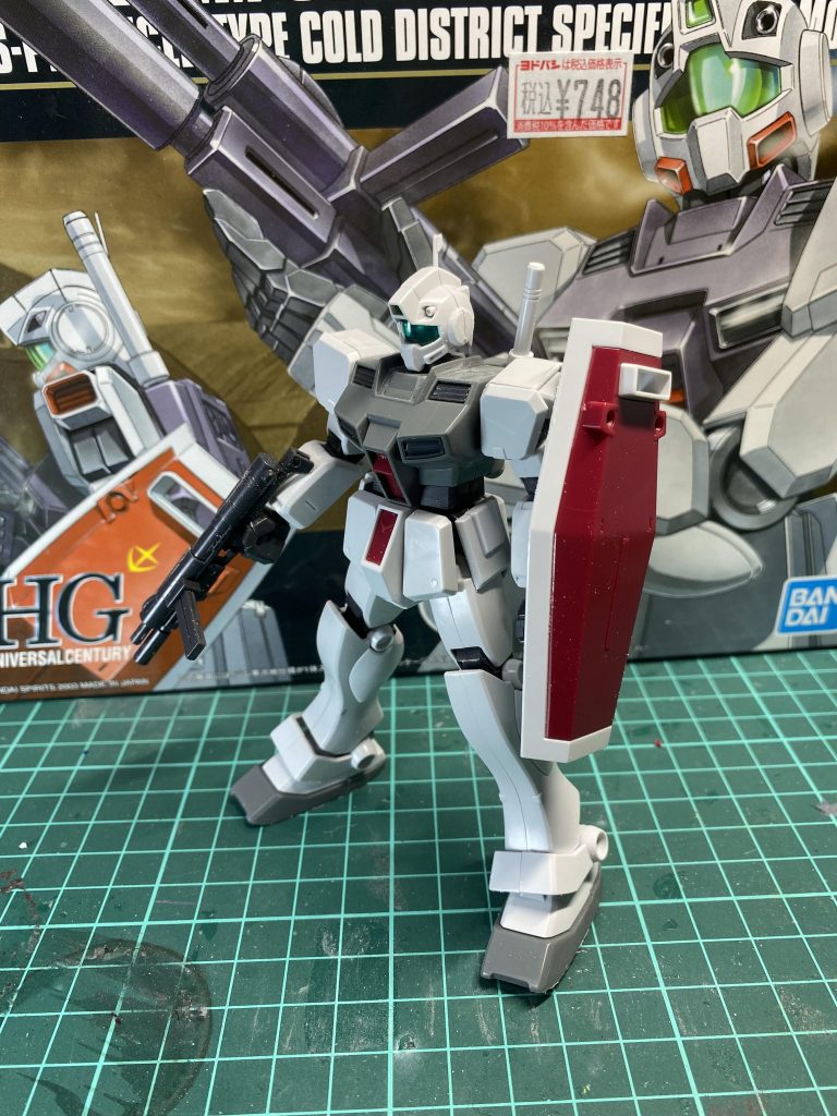 パチ組状態でプロポーションはとてもいいですけどヒケと合わせ目がえげつなかったです笑。まぁかなり前のキットなのでしかないですけど消すのに苦労しました笑