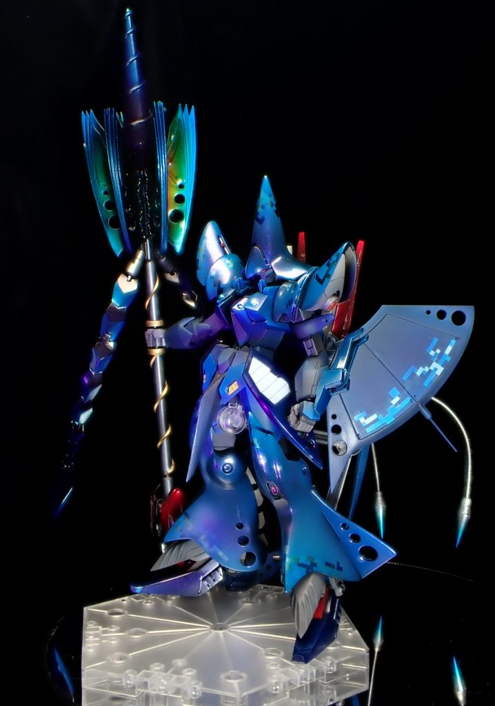 各所にデジタル迷彩風の模様を入れています。