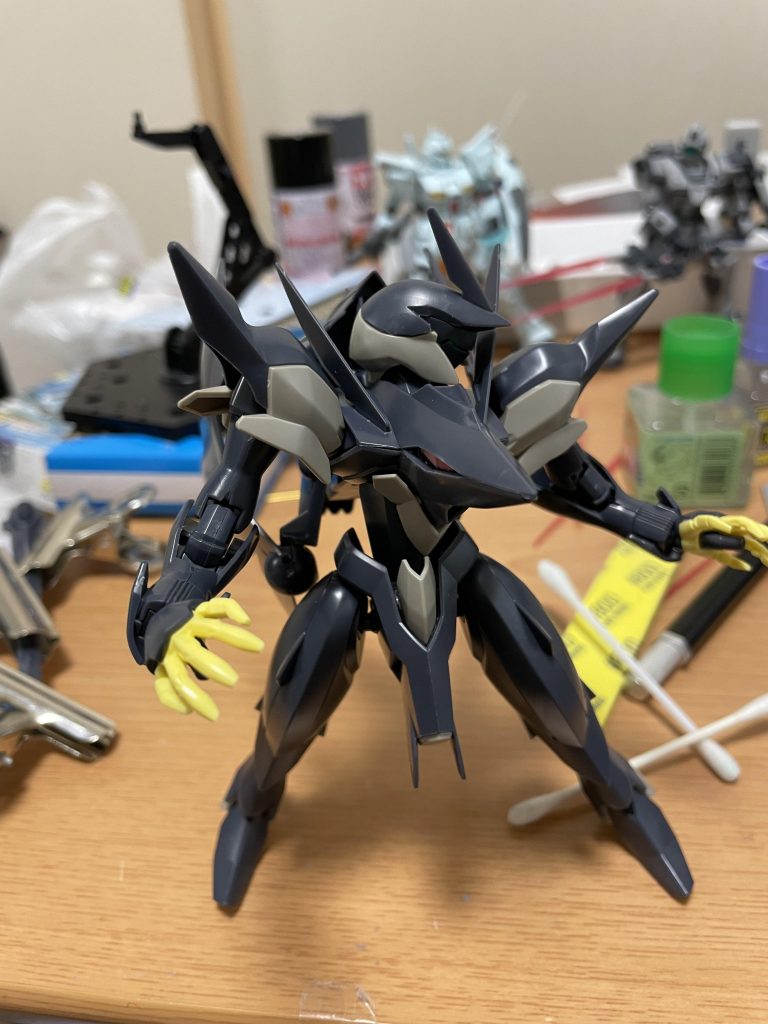 わかりにくいですが首回りの動きがイマイチなので頭部と首周りを中心に削ってスッキリさせたいと思います!