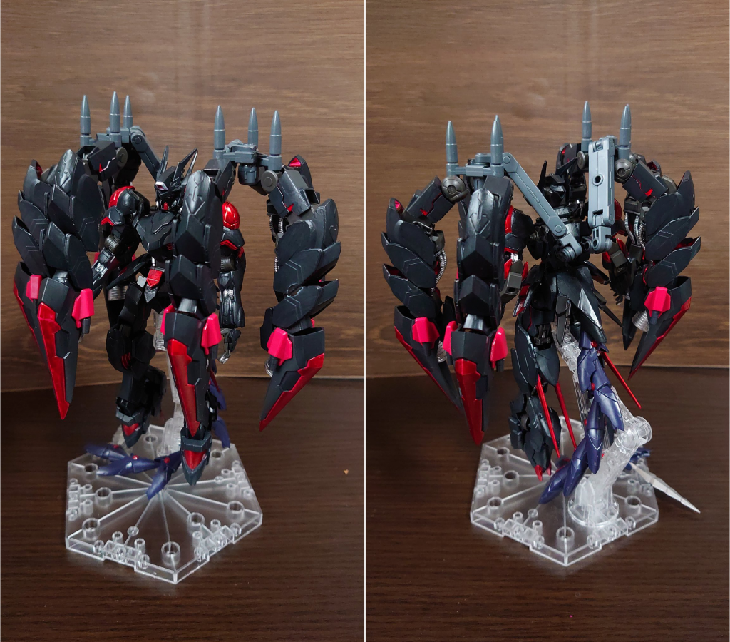 複合武装「バジュラ」本機のメイン武装。機体背面から伸びるサブアームの先にガンダムフレームに近い硬度を持つ金属で作られた巨大な腕のような形状の武装で・ナノラミネートアーマーの防御力・先端のブースターと表面のスラスターによる推進力・計12門の機関砲による火力・先端のエッジ部での刺突、腕を用いての打撃等、多様な使い方が出来る武装。ただしその巨体と複雑な操作性故に、少なくても３度の阿頼耶識手術が必要となる。名前の由来はインドの仏具のからきてます。