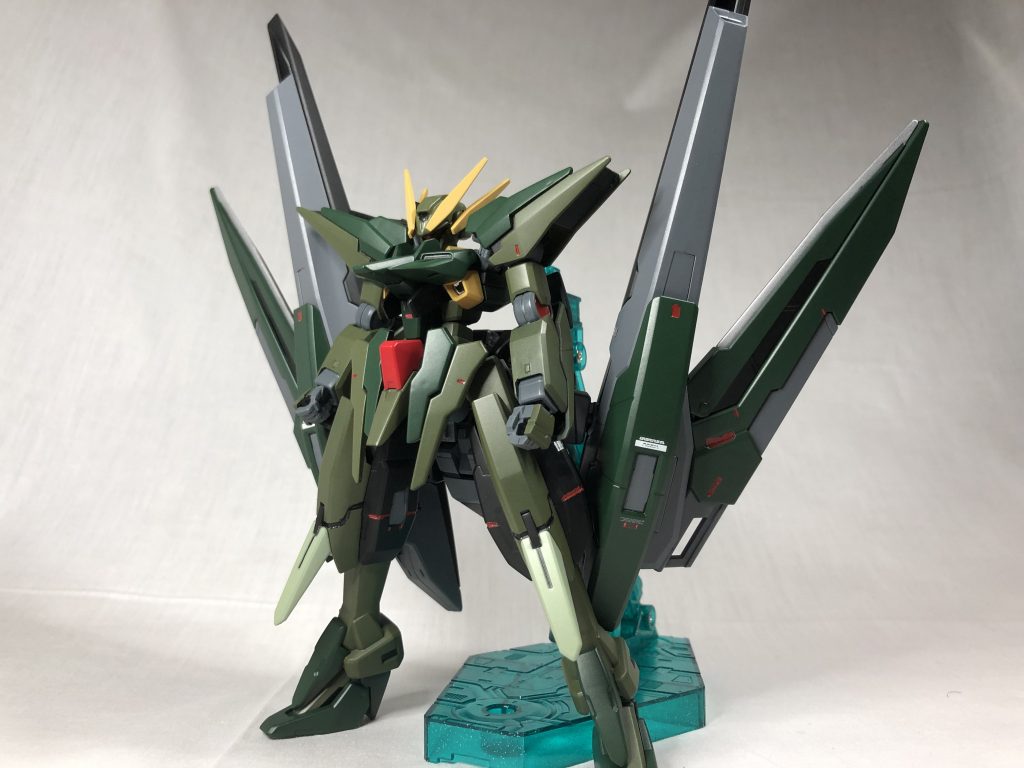 立ってるだけでイケメン緑は3色で使い分け、黄はダークイエローで塗っています全身に赤と銀で部分塗装を行い、デカールは最小限に最後につや消しを吹いています