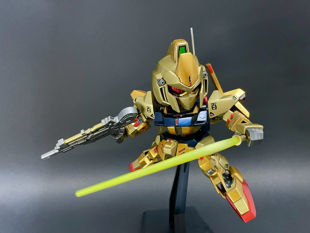 ビームサーベル。グラデっぽく塗りましたが、あまり目立たないですね。