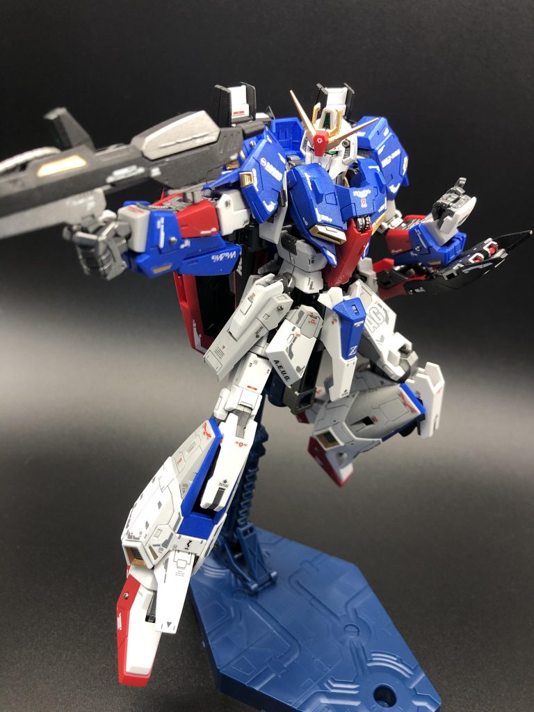 ビームライフルでのポージング。