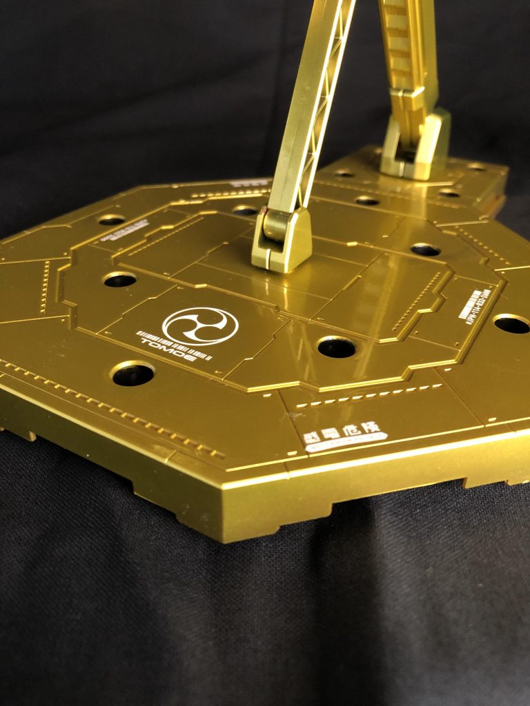 本体も台座も、塗装後はONIウレタンクリアーを吹いてヌルテカにしたよ。