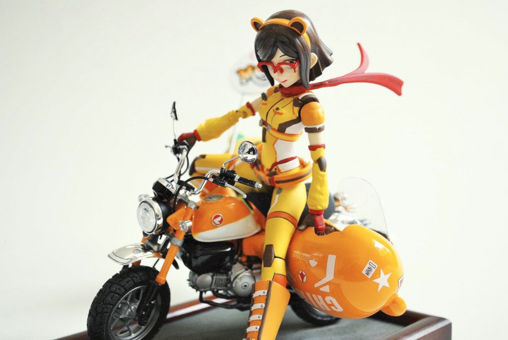 仮面ライダーばりのなびくマフラーが、静と動を表現してます。✌️(自己満足論)