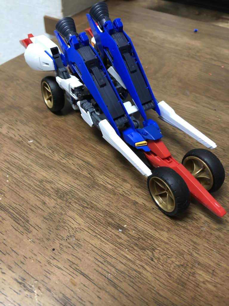 初めてタイヤをつけた時ですね。やっと形になった気がして嬉しかったです……