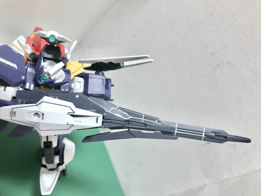 ライフルもシルバーで部分塗装してみましたまたバレルは伸縮し、左手にも同様に持たせることもできます