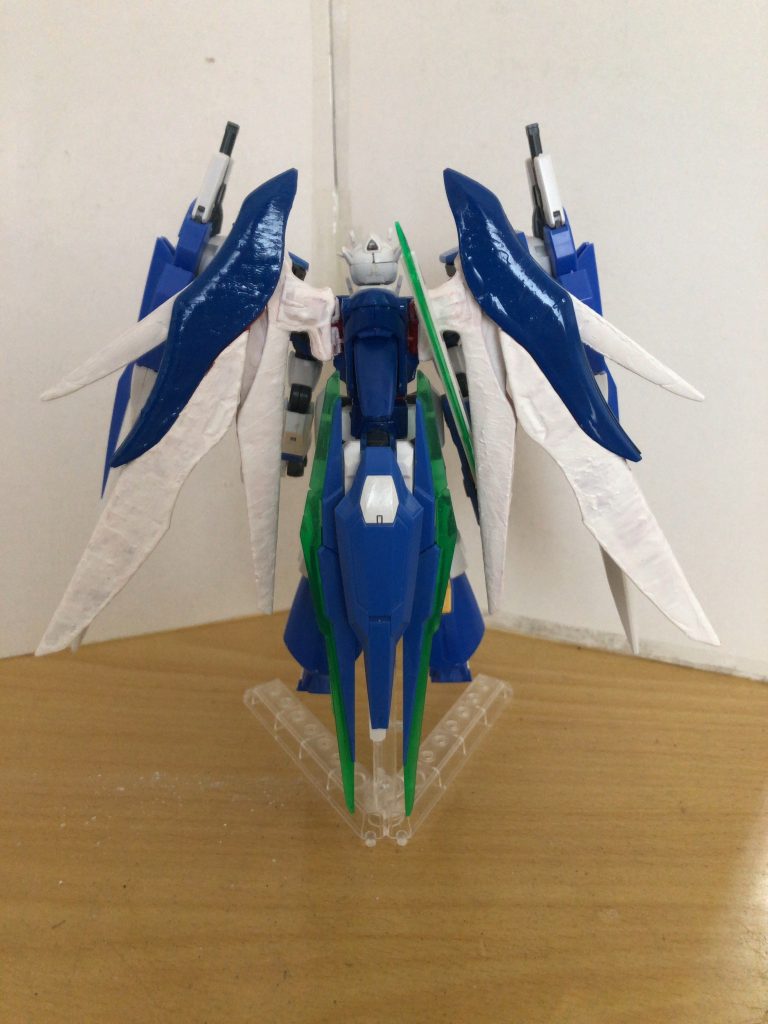 元から搭載してたトランザムシステムにデスティニーの光の翼を合わせた独自のトランザム、「トランザム・アイエスィ」を生み出した。※羽の塗装が雑ですみません。