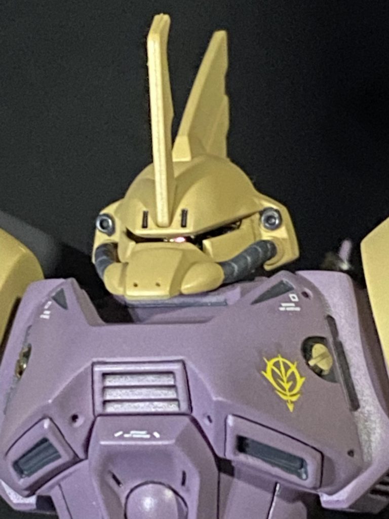 胸部アップ。遠目だと分かりにくいですが、ちゃんとモノアイありますw