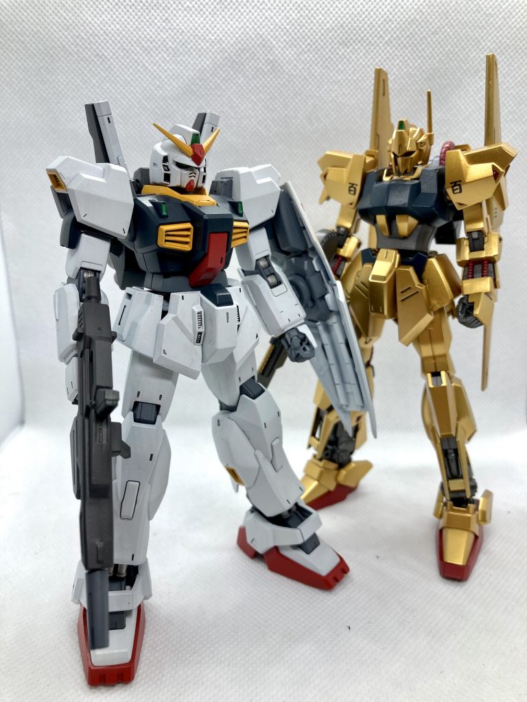 百式と比べたら結構マッチョ。百式が細すぎ。