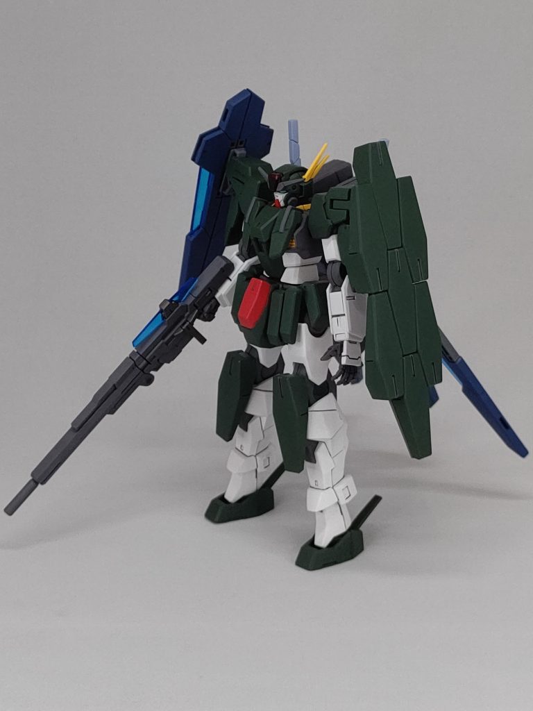 リニューアルされたからか、GNスナイパーライフルⅡの無色クリアパーツに塗ったMr.カラーのクリアブルーがライフルビットの色が付いているクリアブルーパーツと色が合わなかったので、ライフルビットの方も併せてクリアブルーで塗り直すことに。