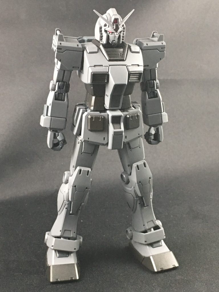 フェイス部のモールドは埋めて、プラ板でマドロックっぽくしました両肩はハンガーのパーツを選択、両腕は左右対称にし、塗り分けが面倒くさい股間のV字のパーツは削りました