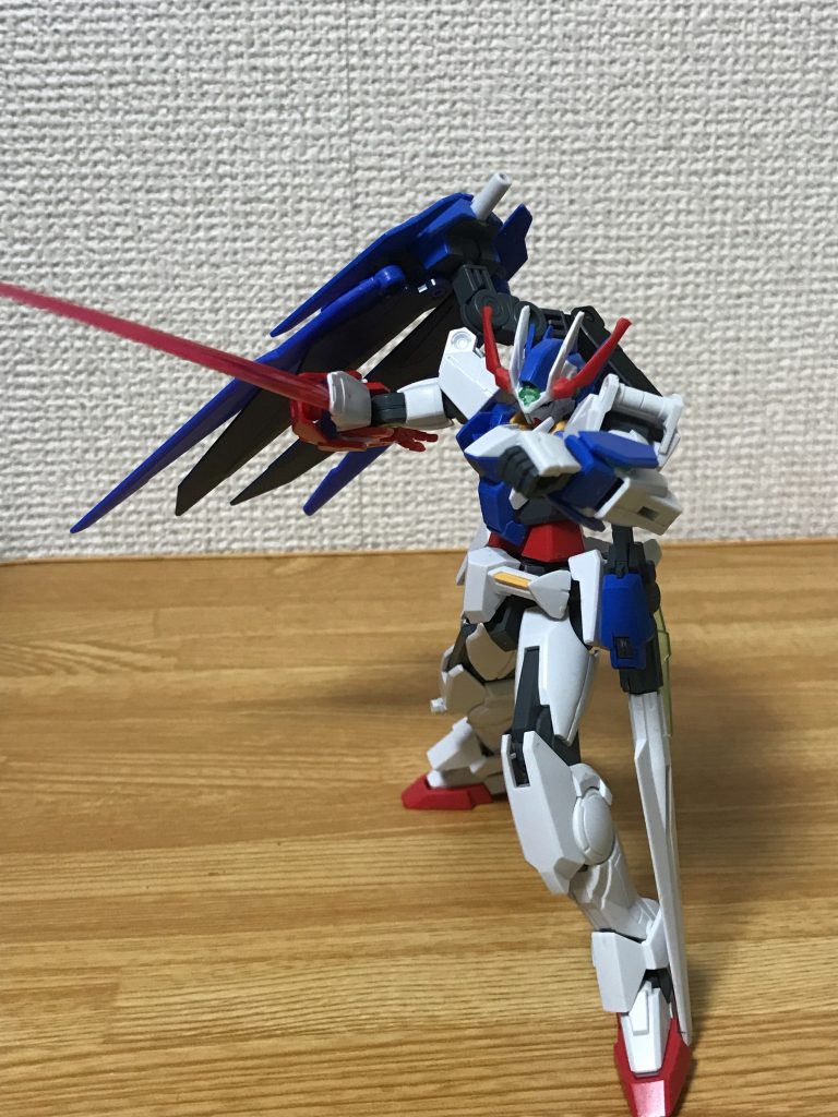 右を隠してたユニットはボールデンアームズ等で自由に可動できるようにしてます。マントのように隠したり、シールドにしたり普通にブースターユニットとして使用可能です。