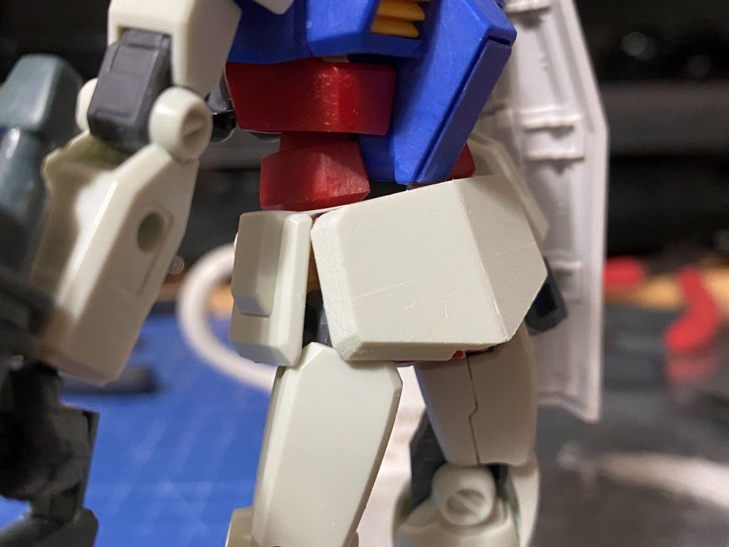 コックピットハッチもランナータグからの削り出しです。