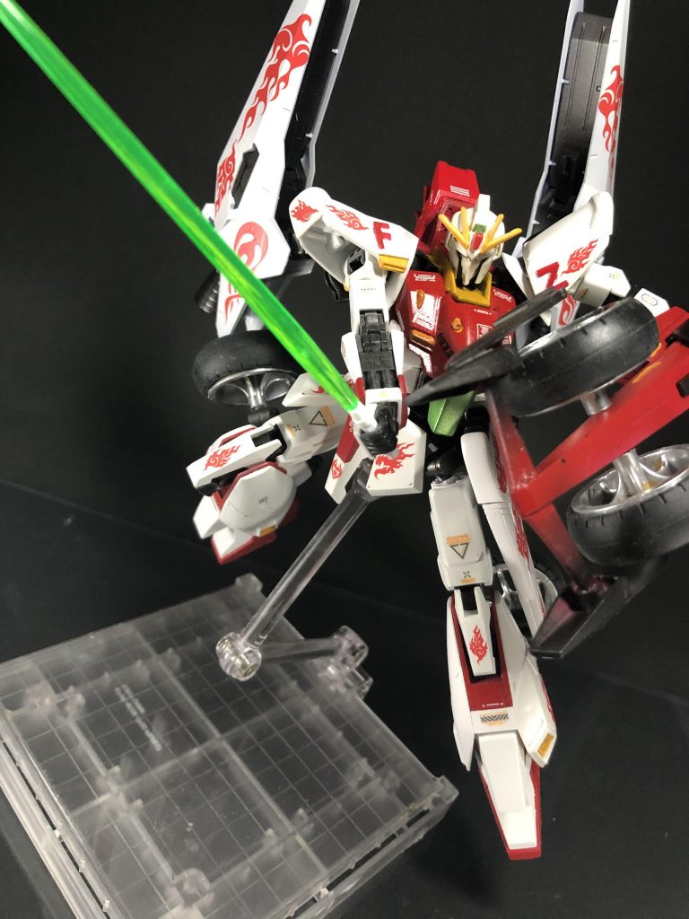 Zの箱絵っぽいポージングを。