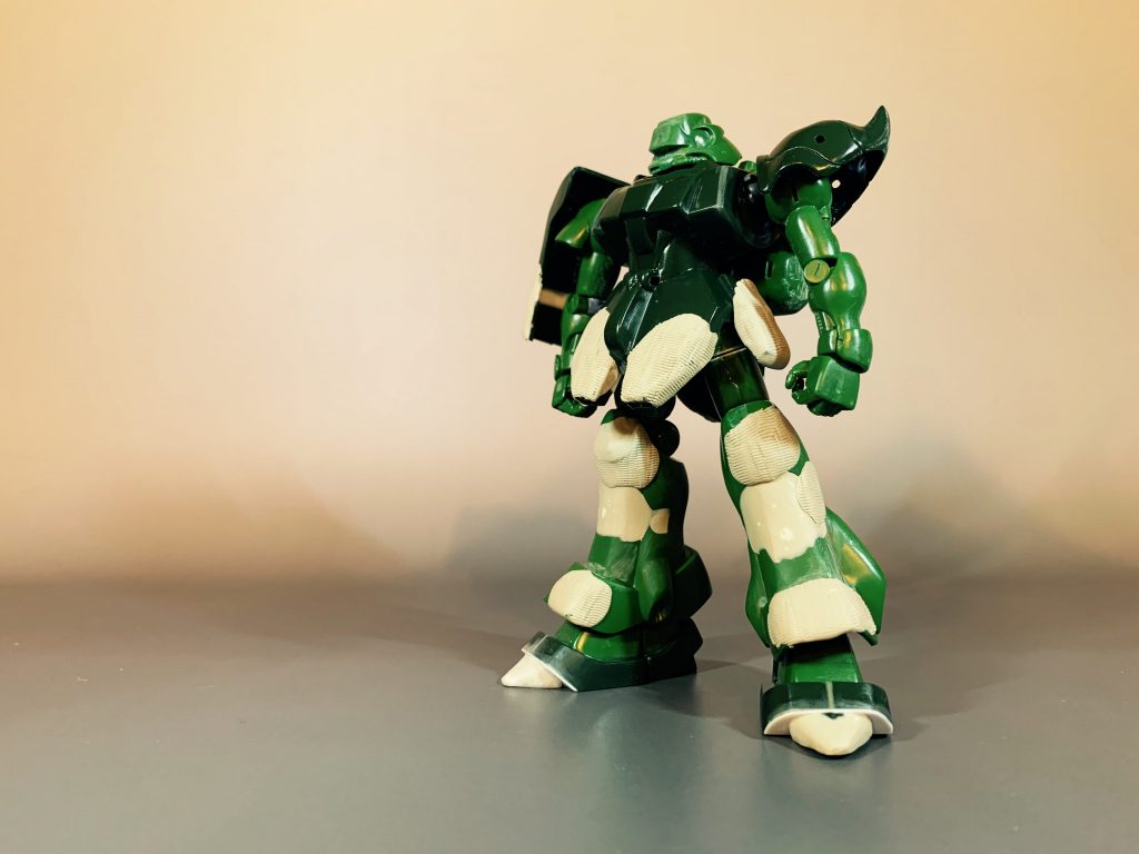 腰アーマーの延長とツマ先を尖らせる改造、更にツィンメリッドコーティングを追加して近藤版風の改造を追加しました。