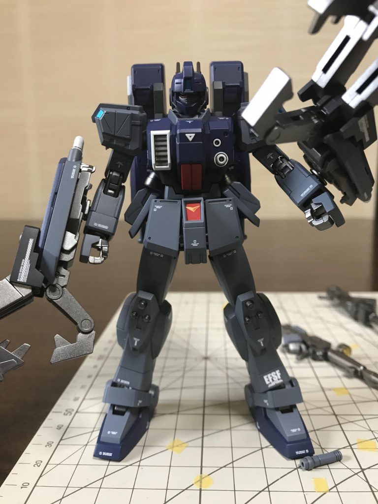 可動部の事を考えず塗装を行った結果、シールドのクロー部の可動部がガチガチで曲がるとギシギシいって超怖いです。