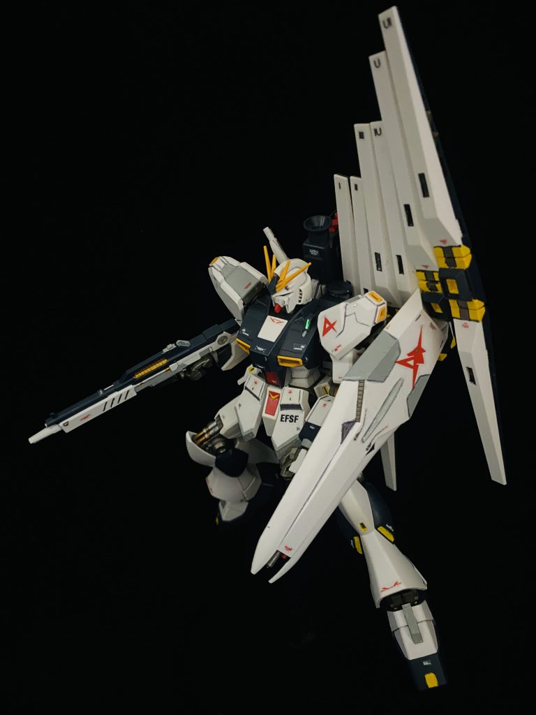 股間の可動が悪いのでAGE3の関節を仕込み、開脚と腿を回るようにし、ポージングの幅を広げました。こちらはスパロボX風のポーズ。