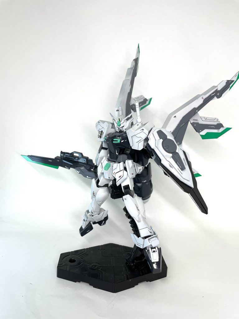 シールドは変形してGNソードになります