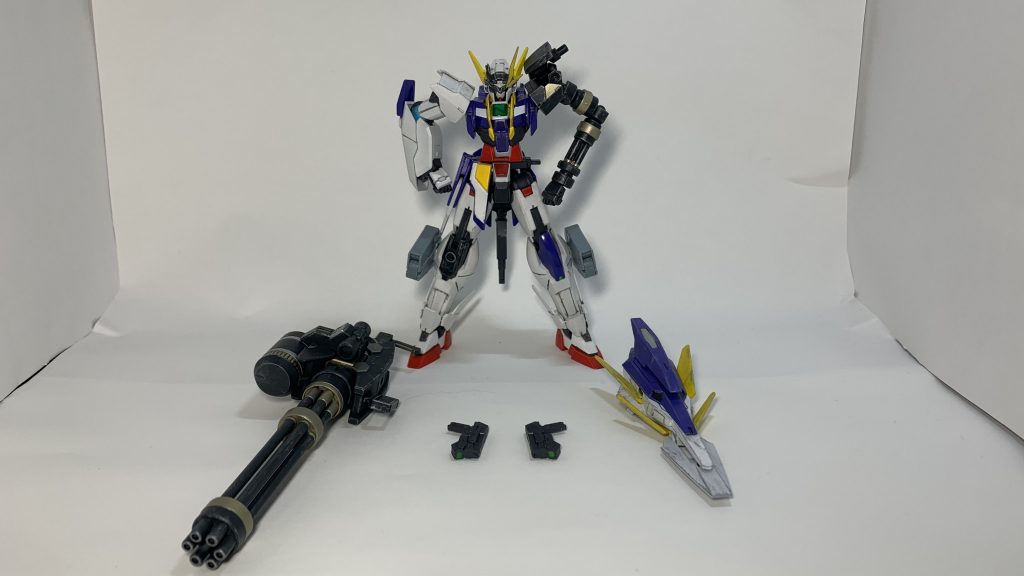 動力GNドライヴ(腰部、GNギガントシールド内部)武装GNバルカンGNビームサーベル/GNバルカン(右腕内蔵)GNガトリングGNビームピストルGNギガントシールドGNビームガン(シールド内蔵)となっています。通常のニーケは装備量が多かったのですが、リペア機ということで今回は固定武装以外の武装量を最低限にしてみました。