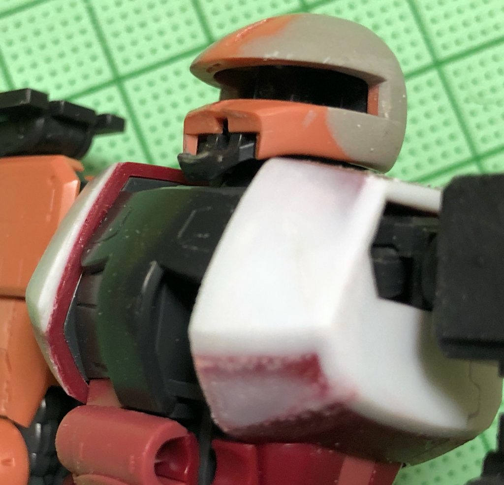 基本ラインは素晴らしい出来栄えだと思うが、もっと上半身をマッチョぽくするのと、頭部を自分のイメージに近づけるためにプラ板やポリパテで整形。