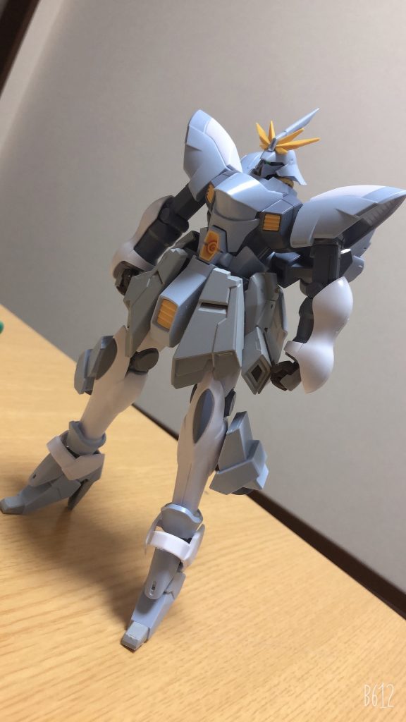 ミスサザビーいいキットなんですよ、でも惜しいところがちらほらあるのでミスサザビーのいいところを活かしつつ改修していきました!まず二の腕の装甲を外し上半身のマッシブな形をメリハリのあるフォルムに、足をヒールにして高さを出しました、それにより延長せずともいいスタイルになりました!