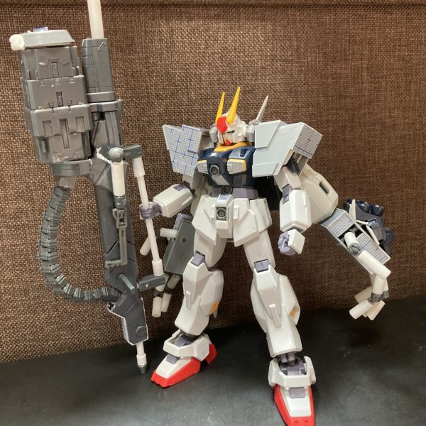 ガンダムmk-Ⅱ改造進捗。長物を作りました。見様見真似でIフィールドランチャー風にしてみました。肩も大きくしたかったので、プラ板でカバーを作りました。今後は全体的にディテールを入れていきたいと思います。