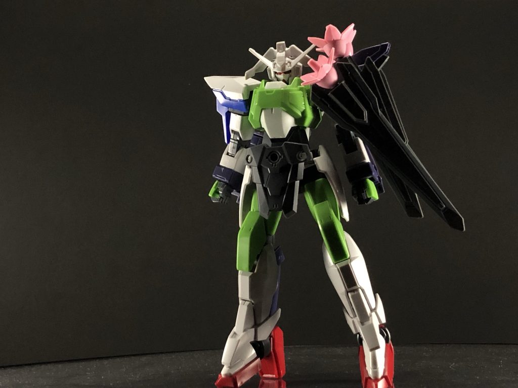 ボディどうしようと思ってると、AGE系のキットが再販されてたまたま買ったシャルドール改がありました。素組みして汚して遊ぼうと思いましたが、胴体がそれっぽいかもと思い作ってバラしました。後はAGE系のジャンクやバインダーガンや、頭部と胴体の接続口と腰は30MMのものを使っています。ハイヒールはリボーンズガンダムのものを…くぅ、ブルジョワジィ…