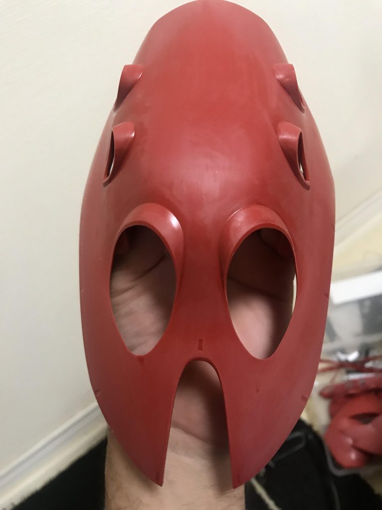 ナイチンゲール最大のチャームポイント、リアスカートのヒケが全体的に目立って為240〜1000番神ヤスを用いて表面処理してやりました！