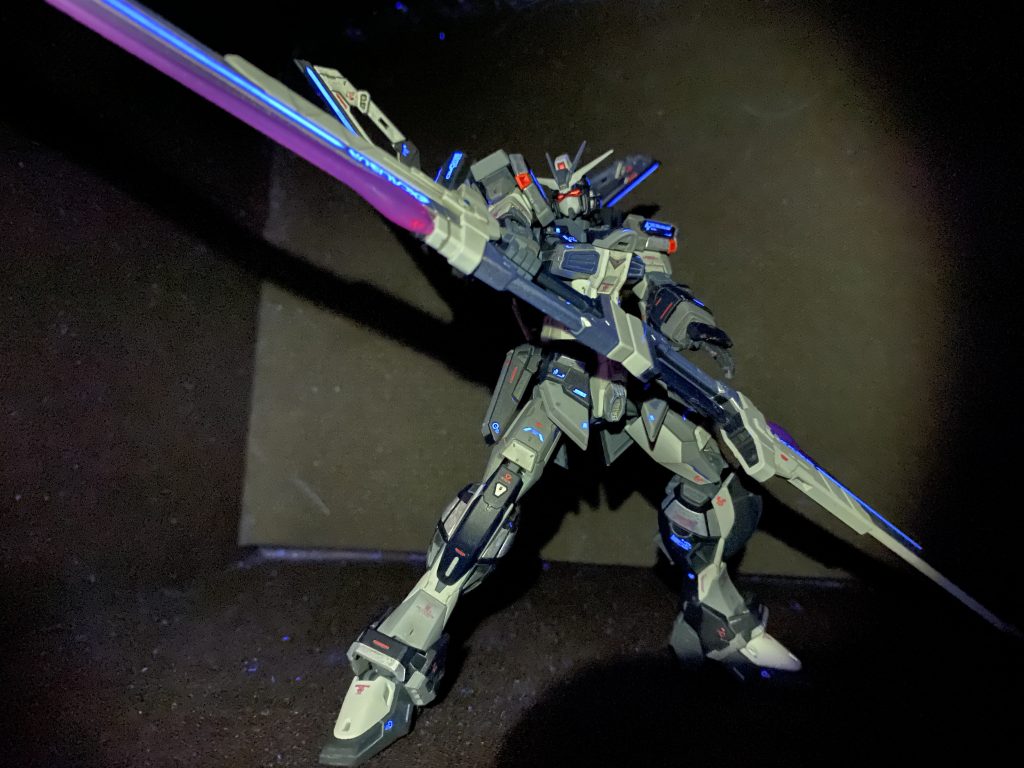 ブラックライトにガッツリ反応する様にしていますかっこいい😢