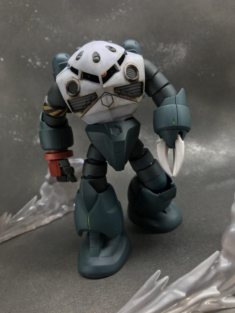 最後にアクションポーズを少々。振り返ってみると普段やらない事に手を出しつつ組めたので楽しい製作でした。ウェザリングは上級者の方が汚れ方の理論?等に基づいてやるものというイメージがありますが、適当にやってもそこそこ楽しかったので気軽にやるのもありかなと笑それでは、今回はこの辺で失礼いたします。最後までご覧いただきありがとうございました!