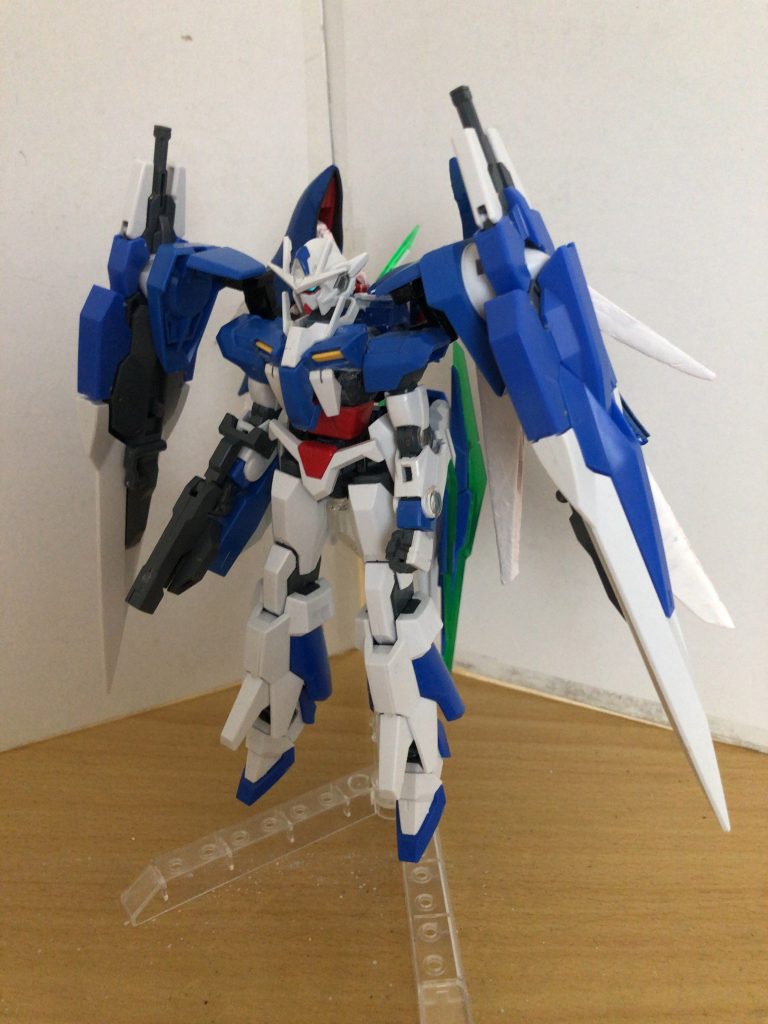 新たにデスティニーの翼を得たコネクティアガンダム。機動力に磨きをかけたこの形態は、GBNを救ったかの英雄をリスペクトした機体として独自に改修したものらしい。