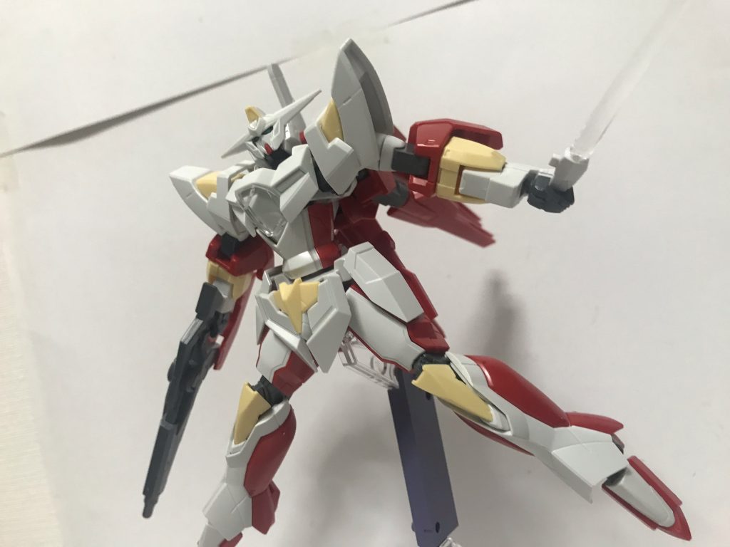 ビームサーベルで!このキットに、ビームサーベルの刃は一つ付属します