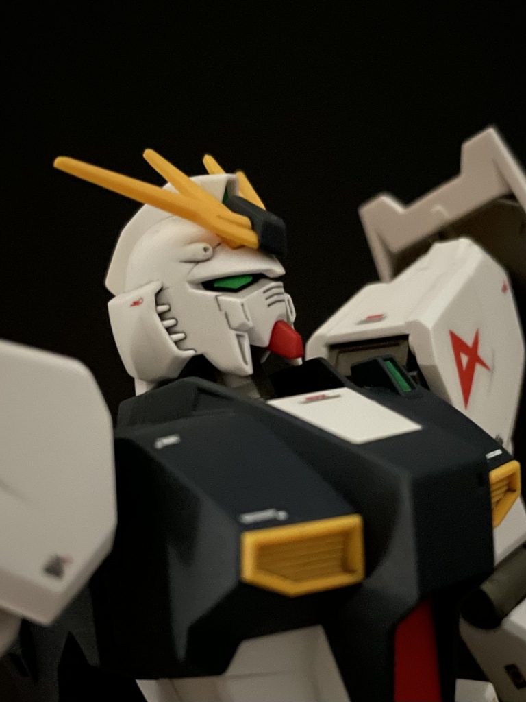 バルカン撃ちそうなポーズで。