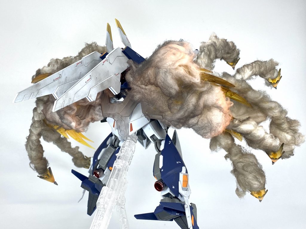 後ろから。ふわっとかけた蛍光オレンジが爆炎っぽい雰囲気になって気に入っています。