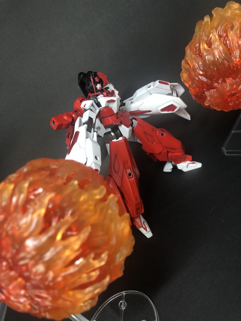 炎エネルギーは蛇時同様に大火力での放出が可能。コアガンダム時の火球がメラミだとすると、巫女時はメラゾーマ相当に強化されています。