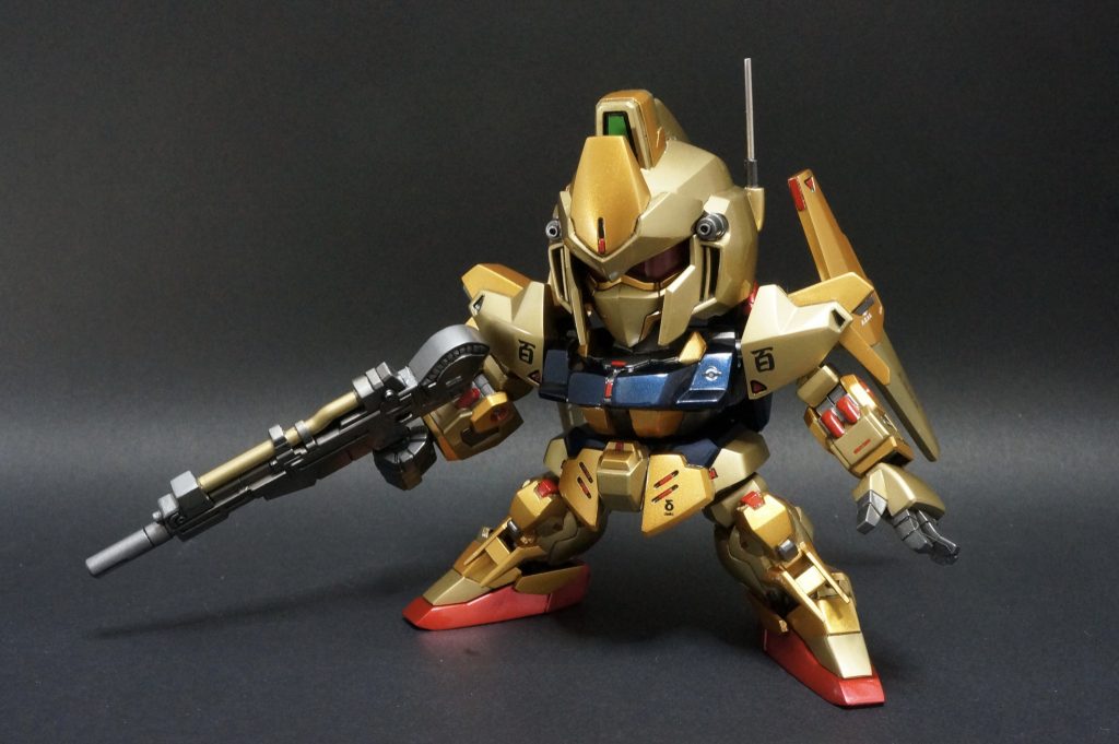 百式です。キリマンジャロに降下したのち、カラバの協力を得て応急処置、その後宇宙に戻り決戦前にデルタ系のデータをもとに再改修したと言う設定です。