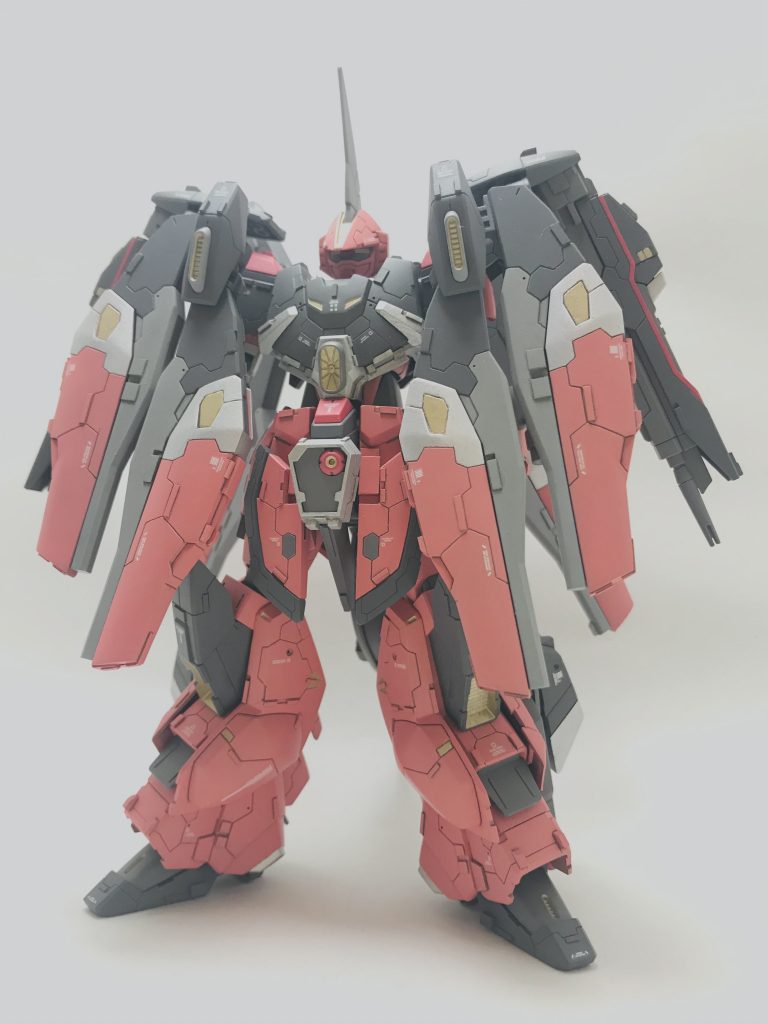 今回はとにかくカッコいいバーザムを作りたくて出来るだけ詰め込みました。まずはカッコいいといえばマント、マントといえばフルクロス! 立ってるだけで様になるあの感じを目指してパーツをくっつけました。