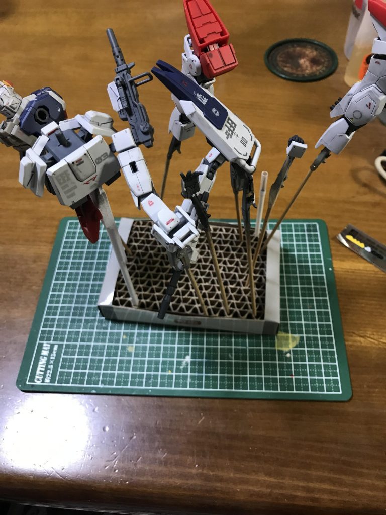 ファレホで部分塗装。デテールアップパーツをペタペタ。