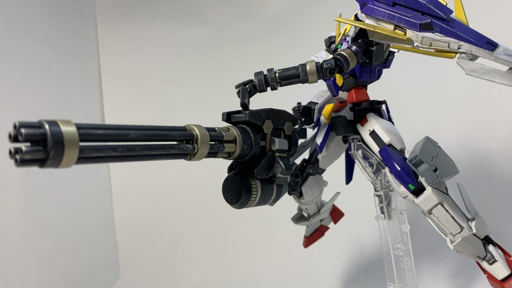 いくつかポージング。ガトリング掃射してみたり。