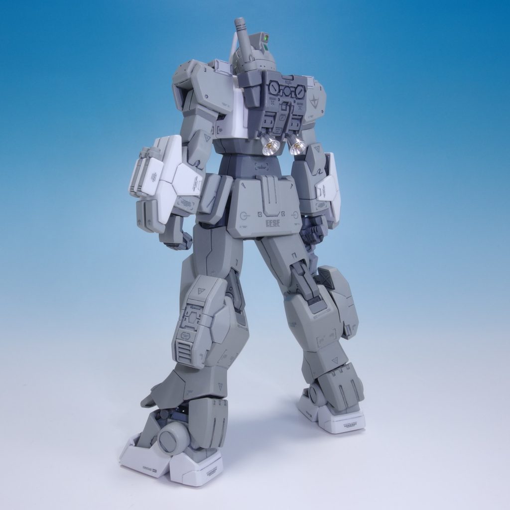 メタルパーツも未塗装です。