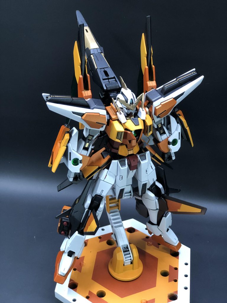 はい、4カメ上からばーん合体してアインハイトキュリオスになります。今回もドイツ語で、統一と言う意味があるみたいですね。アレルヤとハレルヤの意志を統一した機体って事で良いんではなかろうか?