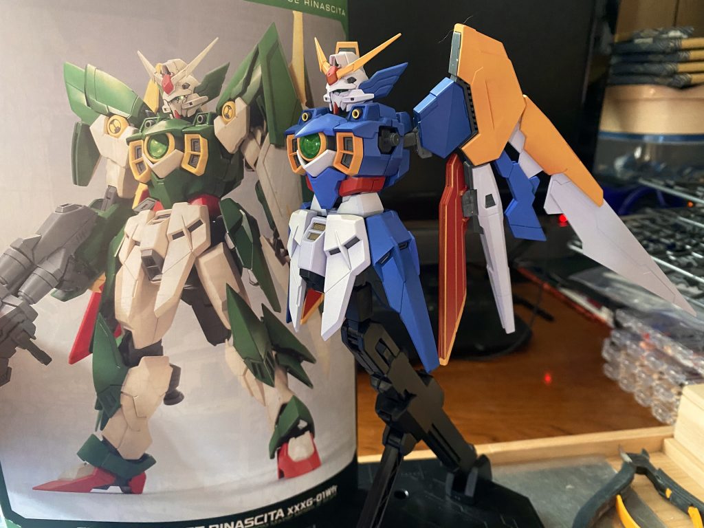 仮組みせずにパーツの整面と塗装が終わってから組みたてはじめました。