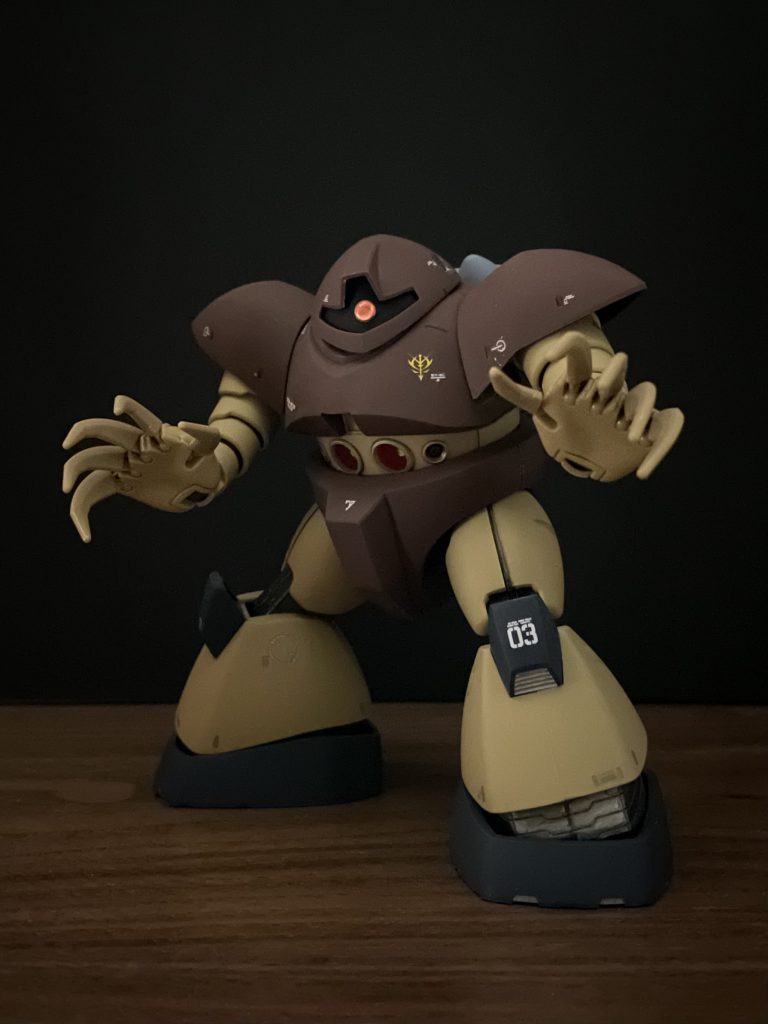 ガンプラ始めた初期の頃に作ったもの。ゲート跡処理も合わせ目消しもやっていません。